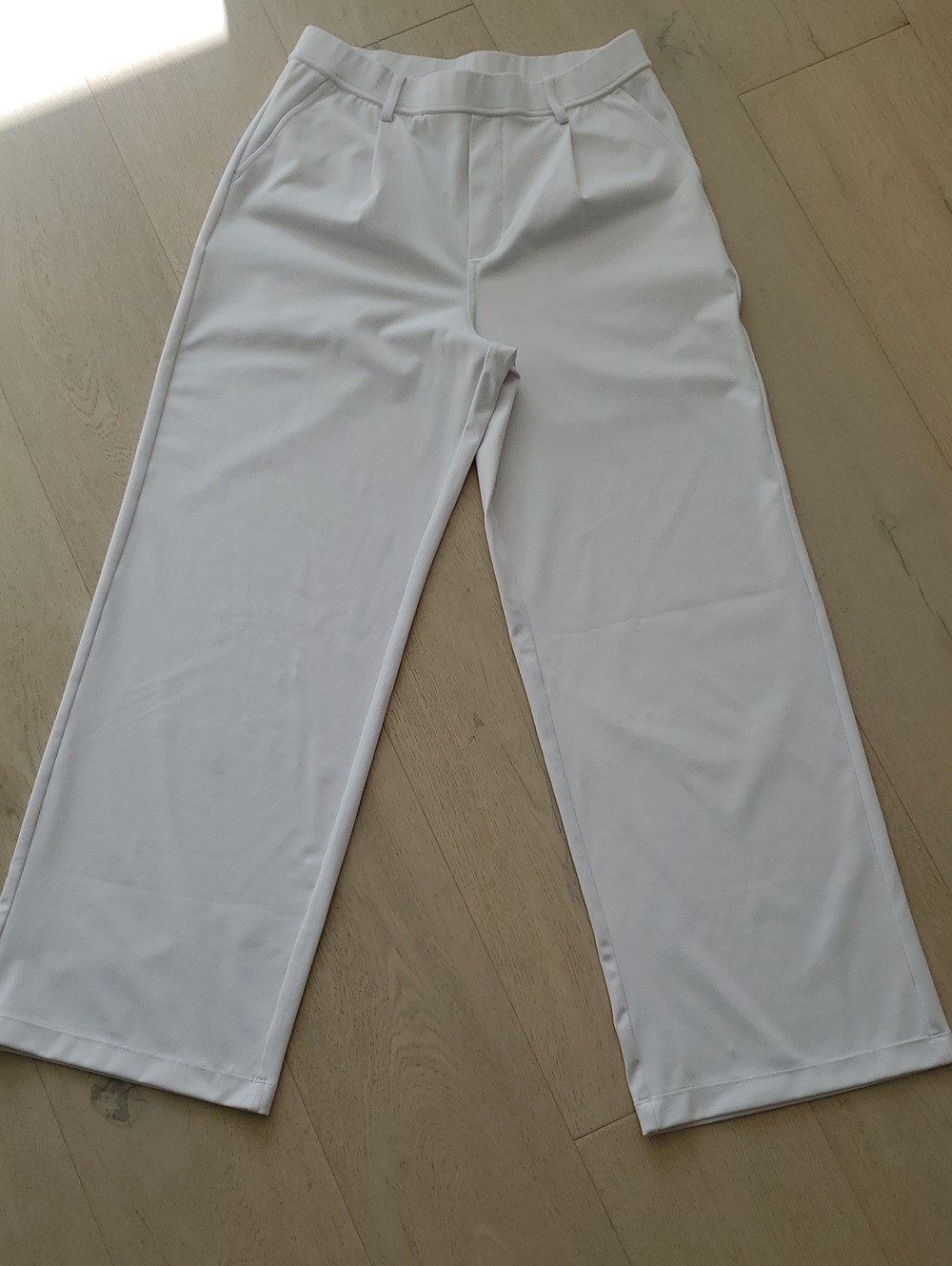 NWOT- HALARA Orig.owner Never Worn White Wide Leg Stretchy Pleated Dress Pants M